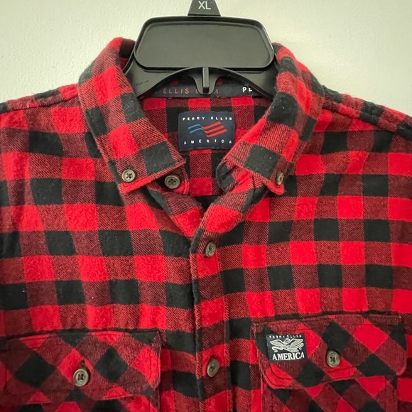 Perry Ellis America Red and black size medium shirt - Picture 5 of 7